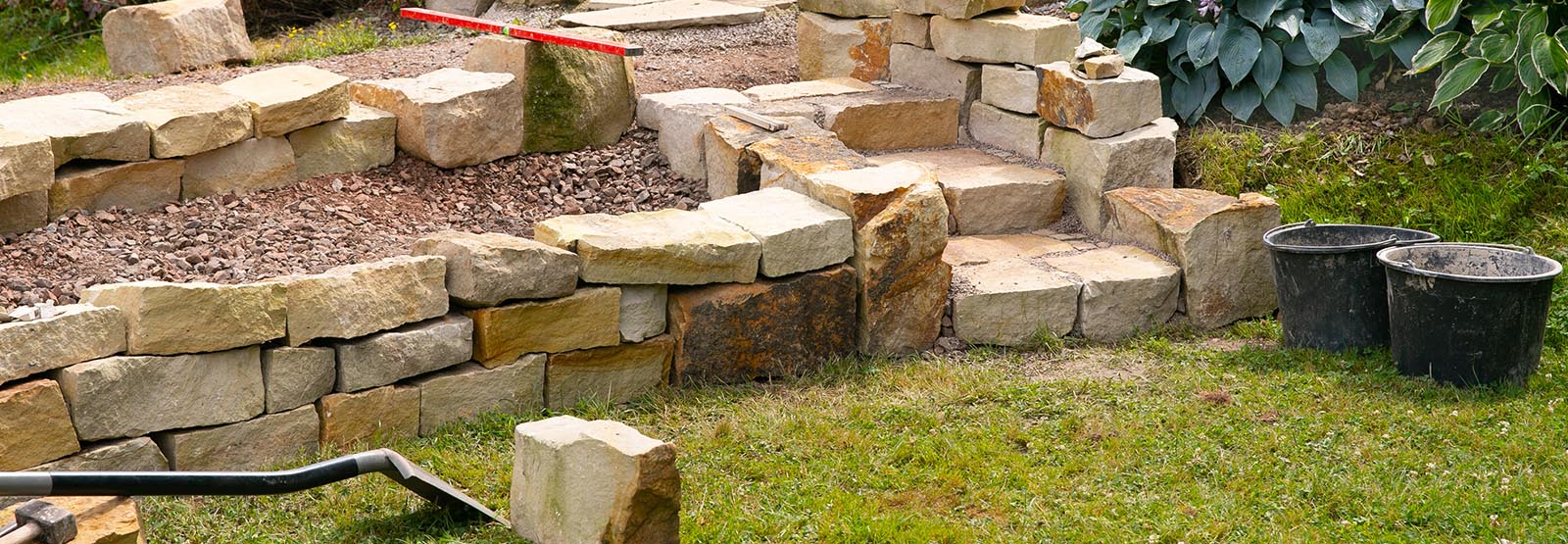Bau einer Treppe im Garten durch RTN Bau Consulting